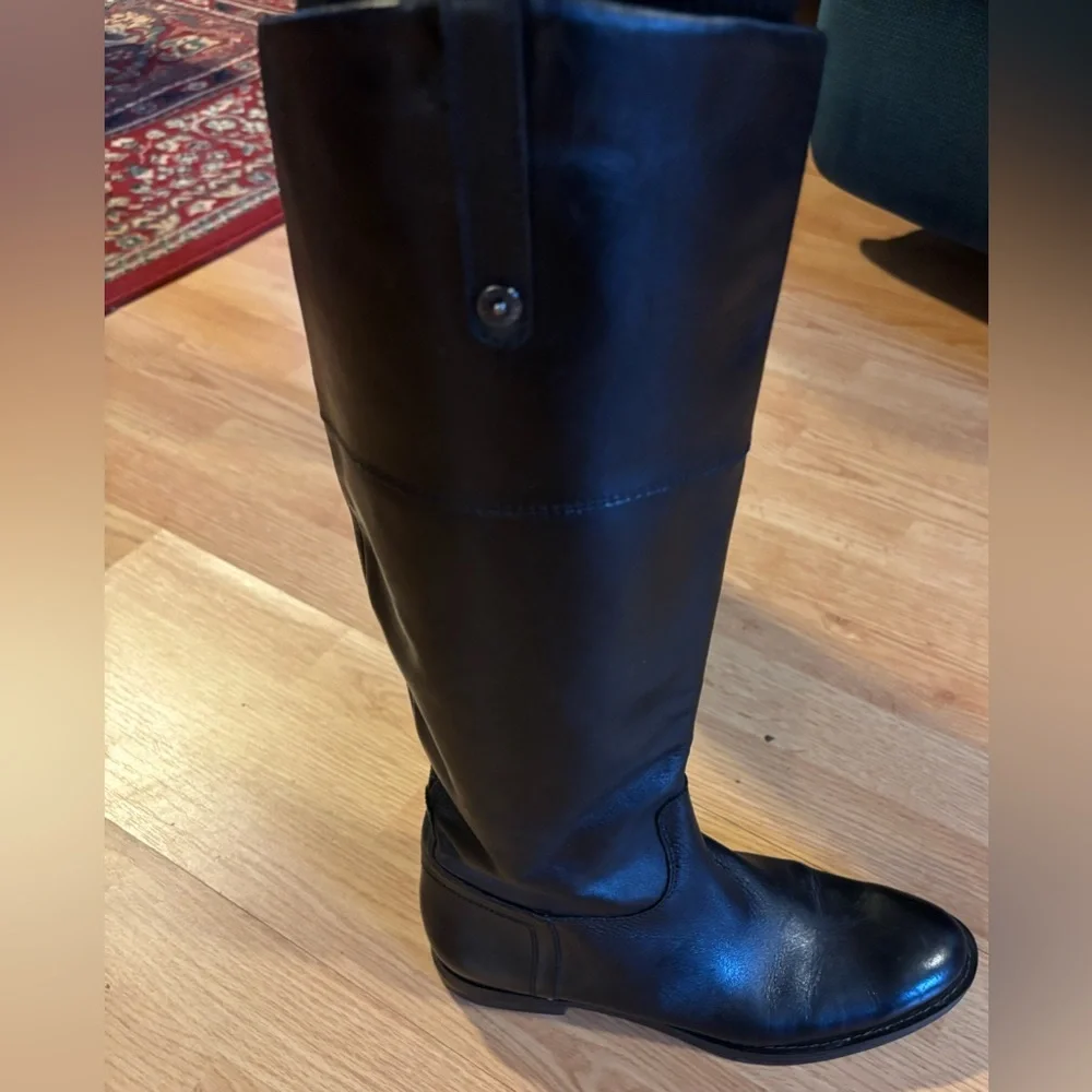 Black Knee-High Leather Boots - Picture 2 of 3